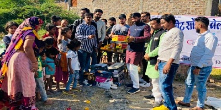 NEWS : चैरिटी स्प्रीट सोशल वेलफेयर सोसायटी के सदस्यों की पहल, 40 यूस्ड शूज निर्धन लोगों को किये वितरित, पढ़े बबलू यादव की खबर