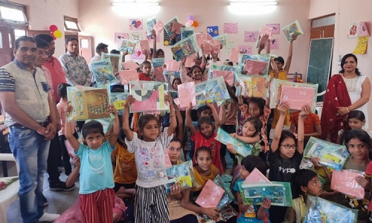 NEWS: शिक्षा विभाग द्वारा समर कैम्प का आयोजन, भारत विकास परिषद ने बच्चों को वितरित किये स्टेशनरी कीट व टी-शर्ट, पढ़े खबर