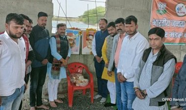 NEWS: माइक्रो डोनेशन कार्यक्रम, भारतीय जनता युवा मोर्चा उत्तर मंडल की बैठक संपन्न, प्रभारी जयंत गरुड़ ने कार्यकर्ताओं को किया संबोधित, पढ़े खबर