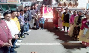 NEWS: भारत रत्न लता मंगेशकर का निधन, हैल्पिंग हेंड ग्रूप ने अर्पित की श्रद्धांजलि, BJP जिलाध्यक्ष पवन पाटीदार बोले- स्वर कोकिला के कंठ में था सरस्वती का वास, पढ़े खबर