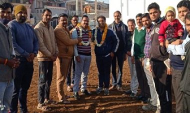 NEWS: गणपति विकास समिति के सदस्यों के बीच पहुंचे पूर्व नपाध्यक्ष, पुष्पाहार पहनाकर किया सम्मान, पप्पू जैन बोले- जनहित के हर कार्य को गंभीरता से करना मेरी प्राथमिकता रही, पढ़े खबर