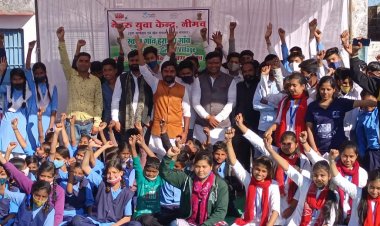 NEWS: ग्राम कानाखेड़ा में नेहरू युवा केंद्र द्वारा स्वच्छ गांव हरा-भरा गांव प्रशिक्षण संपन्न, स्कूली छात्राओं के बीच रही इनकी उपस्थिति, पढ़े खबर