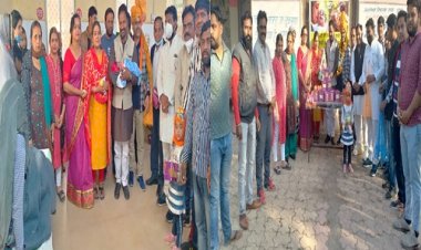 NEWS: कन्या को जन्म देने वाली माताओं का सम्मान, BJP जिलाध्यक्ष पवन पाटीदार बोले- यह सम्मान पूरे विश्व के लिए प्रेरणादायी कदम, आराध्या संस्था का अनूठा अभियान, पढ़े खबर