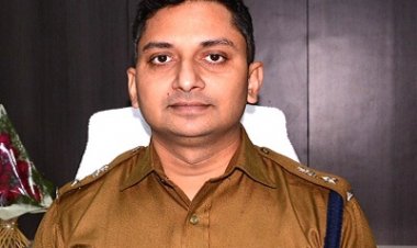 BIG BREAKING: जिले के थानों में पदस्थ पुलिस अधिकारीयों और कर्मचारियों को किया इधर से उधर, SP सूरज कुमार वर्मा ने जारी किए आदेश, किसे भेजा कहां से कहां, पढ़े इस खबर में