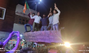 NEWS: चार राज्यों में मिला भाजपा को मिला प्रचंड बहुमत, तो जीरन में भाजपा कार्यकर्ता चढ़े बुलडोजर पर, कुछ यूं मनाया जश्र, पढ़े खबर