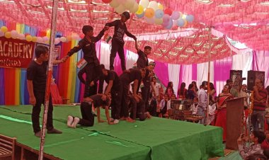 NEWS: सुप्रीम एकेडमी स्कूल में वार्षिकोत्सव एवं पुरस्कार वितरण कार्यक्रम संपन्न, बारहवीं के छात्र छात्राओं को विदाई, तो देशभक्ति की दी रंगमंचीय प्रस्तुति, पढ़े खबर