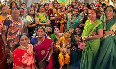 NEWS: सांवलिया सेठ मंदिर नीमच सिटी पर कायस्थ परिवार की महिलाओं ने मनाया फाग उत्सव, रंग गुलाब के साथ की फूलों की बरसात, पढ़े खबर