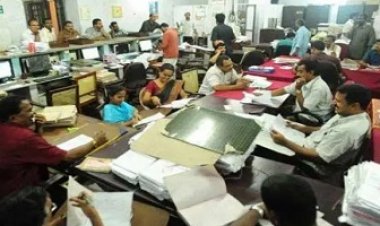 BIG NEWS : होली से पहले MP के 2.5 लाख कर्मचारियों को लगा बड़ा झटका, वेतन भुगतान पर बड़ा अपडेट आया सामने, पढ़े खबर