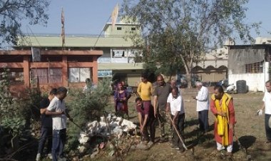 NEWS: स्वच्छता विकास अभियान संस्था ने गणेश मंदिर चौकन्ना बालाजी मंदिर परिसर पर की सफाई, एक ट्राली से अधिक गंदा कचरा निकाला