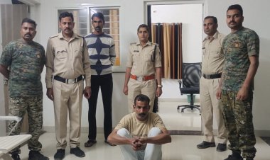 BIG BREAKING: बाइक पर कर रहा था काले सोने की तस्करी, झोपड़ियां हनुमान मंदिर के पास कंजार्डा पुलिस से हुआ सामना, एक आरोपी चढ़ा हत्थे, पढ़े खबर