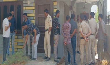 BIG BREAKING: बर्थडे सेलिब्रेट करने पहुंचे मनासा, फिर अपने आशियाने पर दस्तक, दरवाजा खोला, तो उड़े होश, हुआ बड़ी चोरी का खुलासा, क्या मालिक के मुंबई में होने की चोरों को लगी भनक, या मामला कुछ और !... सूचना पर पुलिस की भी एंट्री, पढ़े ये खबर