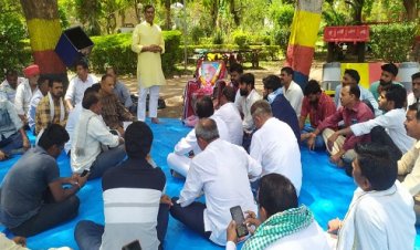 NEWS: कर्नल किरोड़ी सिंह बैंसला का दुखद निधन, नीमच जिला गुर्जर समाज ने अर्पित की श्रद्धांजलि, किया मौन व्यक्त, पढ़े खबर