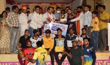 NEWS: जीरन में 8 दिवसीय डे-नाईट क्रिकेट प्रतियोगिता संपन्न, इस टीम ने जीता विजेता का खिताब, कैबिनेट मंत्री सकलेचा बोले- जीवन में खेल... उत्साह व सीखने का सशक्त माध्यम, पढ़े ये खबर