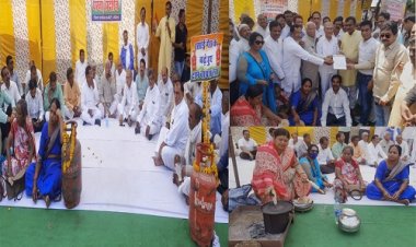 BIG NEWS: गैस सिलेंडर पर चढ़ाई माला, चुल्हे पर बनाई रोटी, बढ़ती महंगाई का कांग्रेस ने किया विरोध, BJP सरकार के खिलाफ खोला मोर्चा, फोरजीरों चौराहे पर पहले धरना, फिर सौंपा ज्ञापन, पढ़े ये खबर