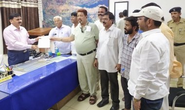 BIG NEWS: कांग्रेस कार्यकर्ता पहुंचे SP कार्यालय, ज्ञापन सौंप कार्यवाही की मांग, मामला धार्मिक जुलूस के दौरान तलवार लहराने का !... पढ़े खबर
