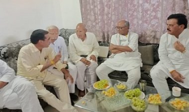 NEWS:  नीमच दौरे के दौरान पूर्व सीएम दिग्विजयसिंह पहुंचे कांग्रेस के वरिष्ठ नेता जयराम जाट के घर, किया स्वागत, कांग्रेस संगठन पर हुई चर्चा, पढ़े खबर