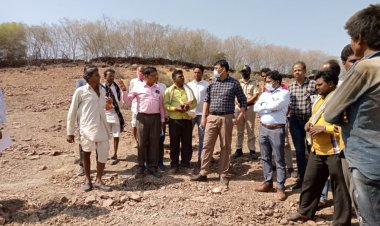 NEWS: जलाभिषेक अभियान की सतत मॉनिटरिंग जारी, कलेक्टर मयंक अग्रवाल ने  धरातल पर  देखे अमृत सरोवर के काम, वाटर शेड परियोजनाओं का किया निरिक्षण, पढ़े खबर