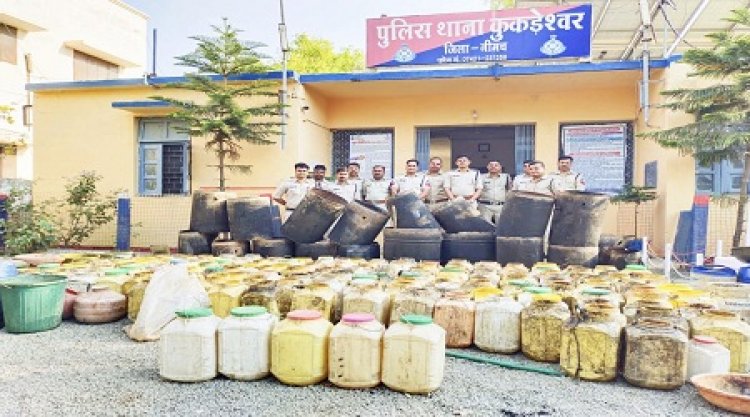 NEWS: ग्राम बरखेड़ा में कुकड़ेश्वर पुलिस की दबिश, दो आरोपियों से की अवैध कच्ची शराब बरामद, तो हजारों लीटर लहान भी कराया नष्ट, पढ़े खबर