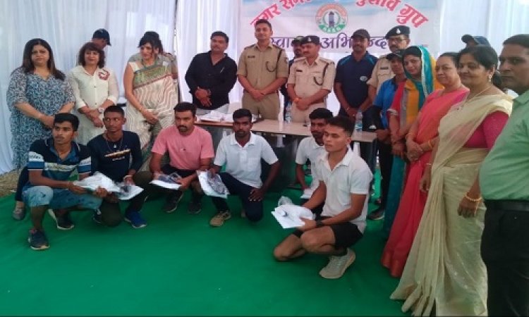NEWS: NSSG ग्रुप के सदस्य पहुंचे पुलिस लाइन, ट्रैनिंग ले रहें प्रतिभागियों को वितरित किए ड्रेस किट, पढ़े खबर