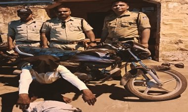 BIG NEWS: सूचना पर कोतवाली पुलिस की कार्यवाही, नाका नंबर-10 पर बाइक सवार को रोका, 4 किलों अवैध अफीम बरामद, जावद क्षेत्र का गजराज गिरफ्तार, किस लिए चूना वाया मंदसौर टू प्रतापगढ़ रोड़, पूछताछ में उगला राज !... पढ़े ये खबर