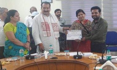 NEWS: नीमच में मौजूद जल स्त्रोतों की साफ-सफाई, इस संस्था ने किया श्रमदान, फिर प्रभारी मंत्री ने किया सम्मानीय, भेंट किया प्रशस्ति पत्र, पढ़े खबर