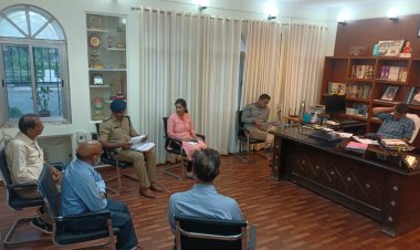 NEWS: सडक़ सुरक्षा समिति की बैठक सम्पन्न, कलेक्टर-एसपी सहित ये रहे मौजूद, बढ़ती दुर्घटनाओं को लेकर इन विषयों पर हुई चर्चा, पढ़े खबर