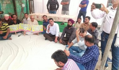 NEWS: व्यवस्थापन नियम के विरोध में बंगला बगीचा वासी, दिया धरना काले कानून को वापस लेने की मांग, पढ़े खबर