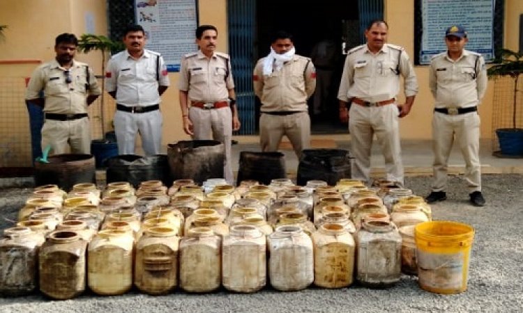 NEWS: कुकड़ेश्वर पुलिस की ग्राम मोया में दबिश, 1500 लीटर लहान किया जब्त, मौके पर ही कराया नष्ट, पढ़े खबर