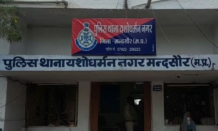 BIG NEWS: पुलिस वाहन को नहीं दी साइड, दिखी लाल-नीली बत्ती, तो वाहन छोड़ भागा तस्कर, फिर कंटनेर की तलाशी में खुला स्मगलिंग का बड़ा राज...! पढ़े मंदसौर पुलिस की बड़ी कार्यवाही