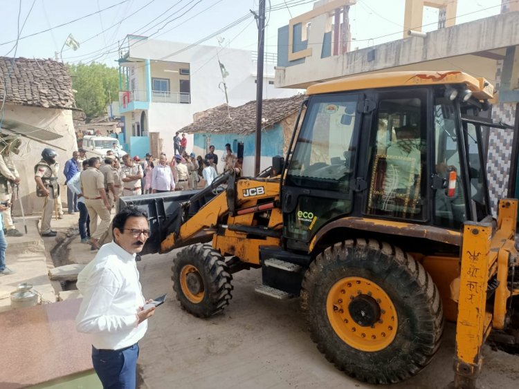 BIG NEWS : पहले घिनोदा में हुई क्रूरता की सारे हदे पार,जिंदा जलाया गोवंशों को,लगाई थी खड़े ट्रक में आग,अब मन्दसौर पुलिस प्रशासन का बड़ा ऐक्शन,मुलतानपुरा में चलाया बुलडोजर,पढ़े नरेंद्र राठौर की ये खास खबर