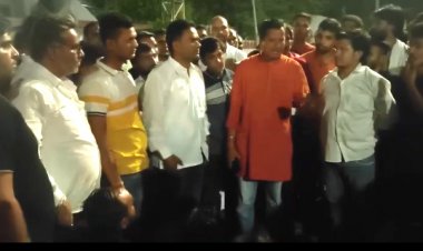 BIG BREAKING: पूर्व पार्षद के बेटे की बीच बाजार में हत्या, धारदार हथियार से हमला, लोगों ने किया थाने का घेराव, शहर में भारी पुलिस बल तैनात, बिगड़ा चित्तौड़गढ़ का माहौल, बाजार भी बंद...! पढ़े खबर
