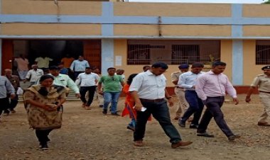 NEWS: कलेक्टर मयंक अग्रवाल एवं पुलिस अधीक्षक सूरज कुमार वर्मा पहुंचे रामपुरा, किया मतगणना केंद्रों का निरीक्षण, दिए उचित दिशा निर्देश, पढ़े रूपेश सारू की ये खबर