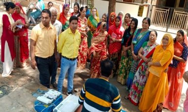 NEWS: नीमच नगर के विभिन्न वार्डों में EVM का प्रदर्शन, मतदाताओं को मतदान के लिये किया जागरूक, पढ़े खबर