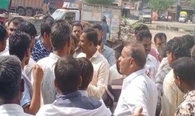 BIG NEWS: सुबह माल लेकर मनासा मंडी पहुंचे किसान, लेकिन देर शाम तक नहीं हुआ तौल, फिर हुआ जमकर हंगामा, तो मंडी सचिव ने बताई ये वजह, पढ़े मनीष जोलान्या की खबर