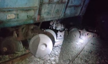 BIG NEWS: अब मालगाड़ी हुई बेपटरी, 16 डिब्बे उतरे, दिल्ली-मुंबई रेल मार्ग बाधित, रतलाम रेल मंडल की टीमों से संभाला मोर्चा, कई ट्रेने रद्द, तो बाकी के बदले रूट, पढ़े खबर 