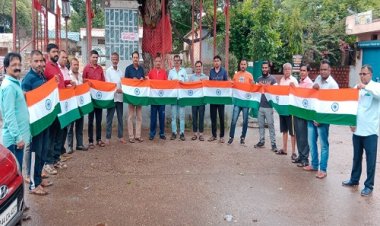 NEWS: आजादी का 75 वां अमृत महोत्सव, हर घर तिरंगा अभियान, सब्जी व्यवसाइयों को किया जागरूक, दिया ये संदेश, पढ़े खबर