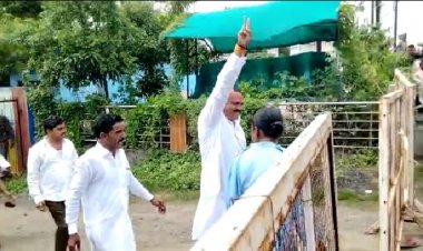 NEWS: खाचरौद जनपद पंचायत पर कांग्रेस का कब्जा, पृथ्वीराज सिंह पंवार ने अध्यक्ष पद पर की जीत दर्ज तो  सोनाबाई चंद्रवंशी निर्विरोध चुनी गई उपाध्यक्ष, पढ़े खबर  