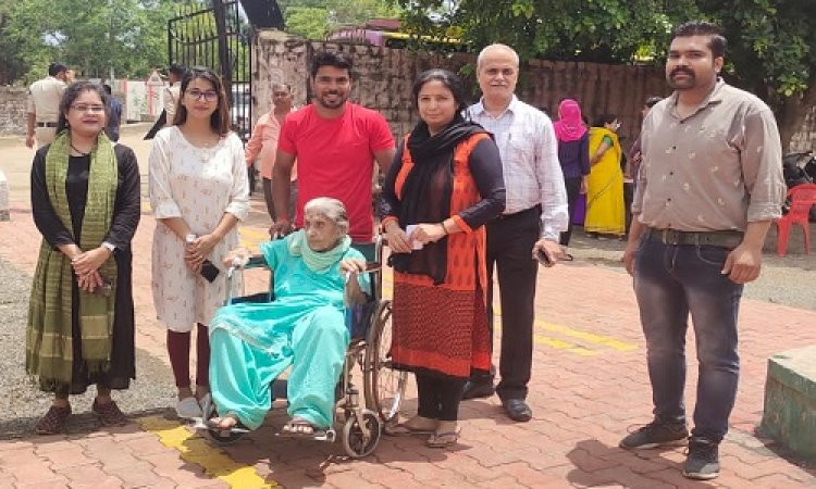 ELECTION NEWS: डिप्टी कलेक्टर पहुंचे इन वार्डो से मतदान केंद्रों पर, किया निरीक्षण, मौके पर तैनात दलों को दिए ये निर्देश, पढ़े खबर