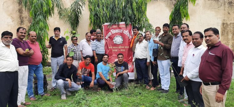 NEWS: भारत विकास परिषद ने मनाया स्थापना दिवस, किया पौधारोपण, वृक्षों और योग की एहमियत पर डाला प्रकाश, तो इन पर्यावरण प्रेमियों का किया सम्मान, पढ़े खबर
