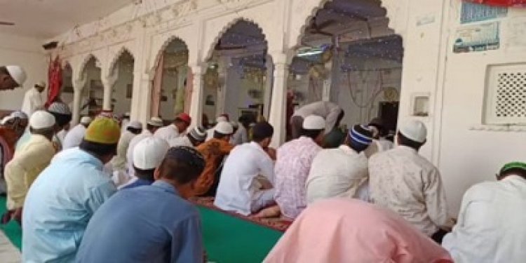 NEWS: रामपुरा में हर्षोल्लास से मनाया ईदुलअज़हा पर्व, समाजजनों ने एक दूसरे को लगाया गले, दी बधाइयां, पढ़े रुपेश सारू की खबर
