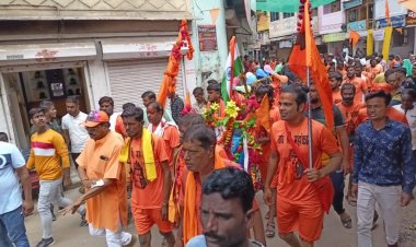 NEWS: मनासा से निकली पैदल दिव्यानंद कावड़ यात्रा, जगह-जगह पुष्प वर्षा के साथ हुआ स्वागत, 9 अगस्त को पहुंचेगी उज्जैन, पढ़े खबर