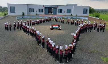 NEWS: आजादी का अमृत महोत्सव, मनासा के इस स्कूल में बच्चों ने बनाई मानव श्रंखला, जागरूकता का दिया संदेश, पढ़े खबर