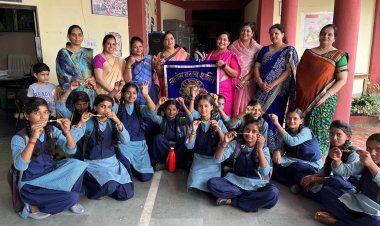 NEWS: लायंस क्लब शक्ति की टीम पहुंची स्कूली छात्राओं के बीच, सिखाये रक्षा सूत्र बनाने के गुर, पढ़े खबर