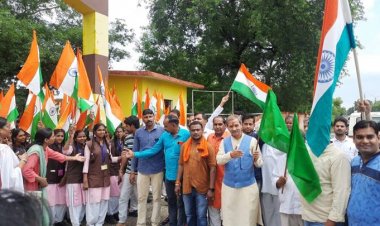 NEWS: जावद में हर घर तिरंगा अभियान, मंत्री ओमप्रकाश ने हरी झण्डी दिखाकर किया रैली को रवाना, गुंजे ये नारे, पढ़े खबर