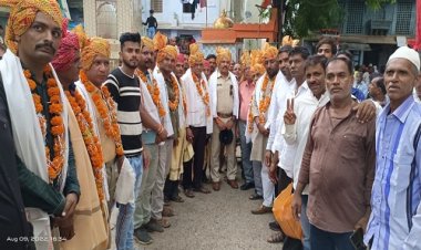 NEWS: मोहर्रम पर्व, जीरन में मुस्लिम समाजजनों की पहल, नवनिर्वाचित अध्यक्ष, थाना प्रभारी और तहसीलदार के बांधा साफा, श्रीफल भेंट कर किया सम्मान, पढ़े खबर