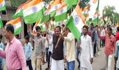 NEWS: मुंदेडी में राष्ट्रीय गीतों का गूंज,देशभक्ति का ऐसा जज्बा,की हर एक ने तिरंगे को थामा,सरपंच प्रतिनिधि रणजीत सिंह का नेतृत्व,निकाली विशाल तिरंगा यात्रा, पढ़े ये खबर