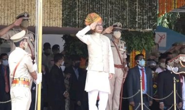 Happy Independence : CM शिवराज सिंह चौहान ने फहराया तिरंगा,ली परेड की सलामी,आज दिनभर के ये कार्यक्रम भी तय,पढ़े ये खबर