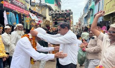 NEWS: जीरन से हज के लिए यात्री रवाना, ढोल-ढमाकों के साथ दी विदाई, नगर परिषद अध्यक्ष सहित इन्होंने पहनाएं पुष्पाहार, पढ़े खबर 