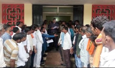 BIG NEWS : धनगर समाज का हल्लाबोल नीमच में,बड़ी संख्या में पहुंचे एसपी कार्यालय,मामला 20 दिन से लापता युवती से जुड़ा,समजाजनो में आक्रोश,आखिर क्या है माजरा पढ़े खबर में