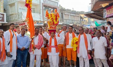 NEWS : मनासा से चारभुजा जी तक पैदल यात्रा,लड्डू गोपाल सर पर ओर डीजे की थाप,झूमते नाचते श्रद्धालु,निकल पड़े 280 किमी की यात्रा पर,पढ़े ये खबर